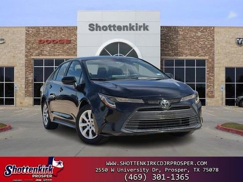 Used 2023 Toyota Corolla LE image 1
