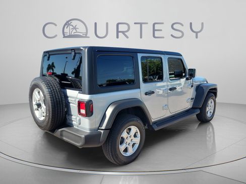 Used 2022 Jeep Wrangler Unlimited Sport AWD/4WD image 3