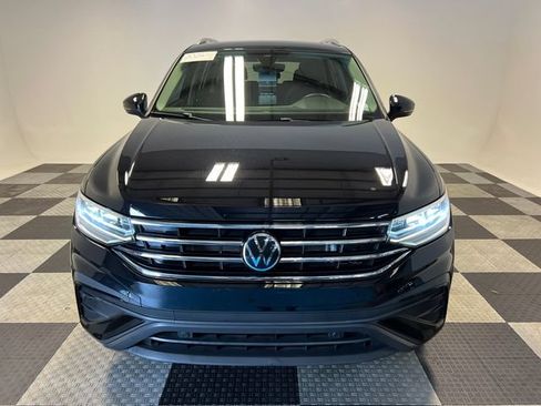 Certified 2024 Volkswagen Tiguan SE FWD image 2
