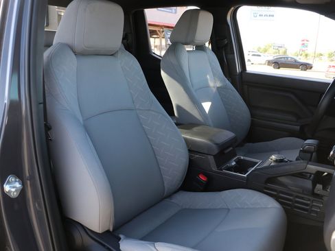 Used 2025 Toyota Tacoma SR5 AWD/4WD image 33