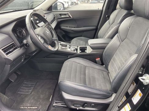 Used 2024 Mitsubishi Outlander SE image 14