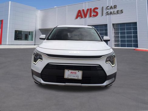 Used 2025 Kia Niro LX FWD image 2