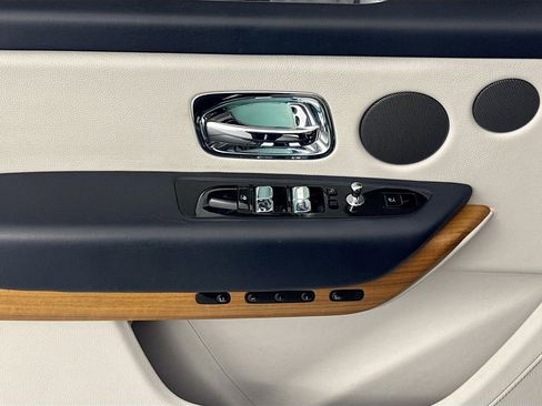 Used 2020 Rolls-Royce Cullinan image 18