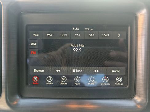 Used 2018 Dodge Challenger SXT image 13