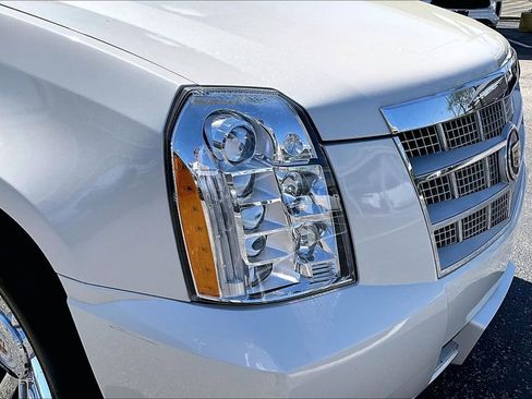 Used 2014 Cadillac Escalade Platinum image 41