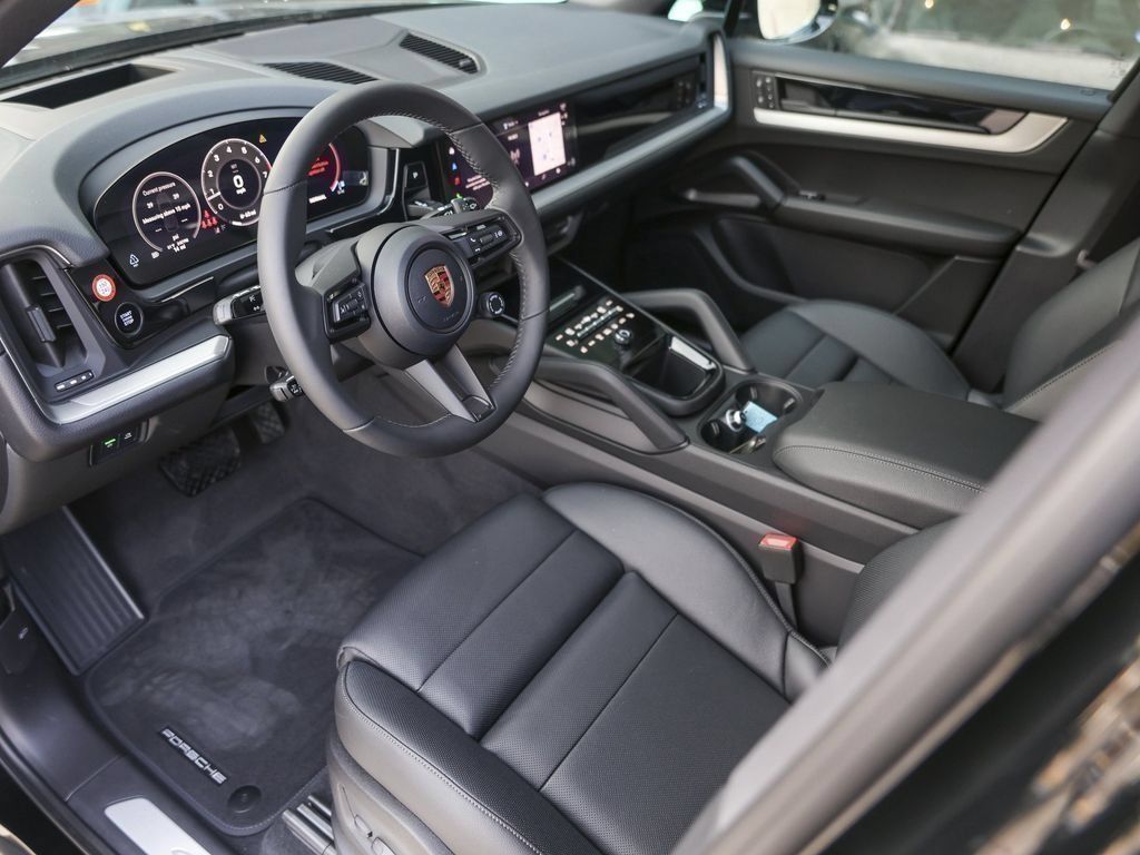Certified 2026 Porsche Cayenne AWD/4WD image 4