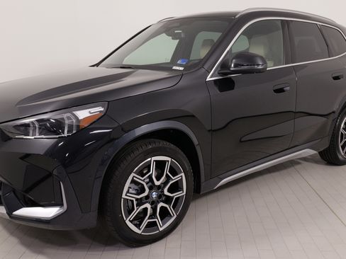 Used 2025 BMW X1 xDrive28i w/ Premium Package image 3