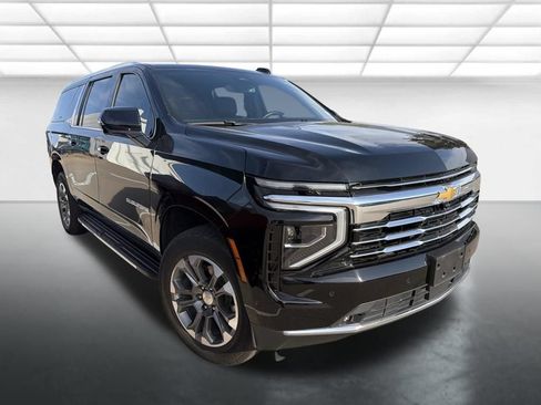 Used 2025 Chevrolet Suburban LT w/ Comfort Package RWD image 1