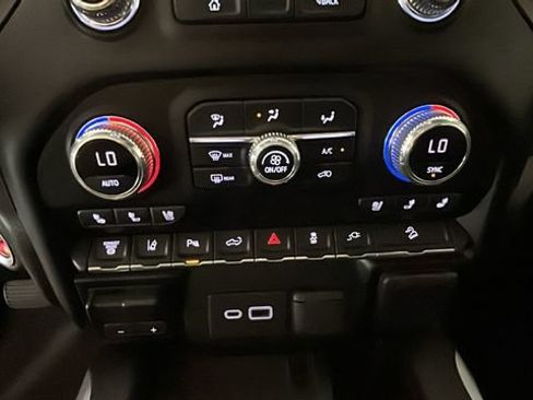Used 2021 GMC Sierra 3500 AT4 w/ AT4 Premium Plus Package AWD/4WD image 22