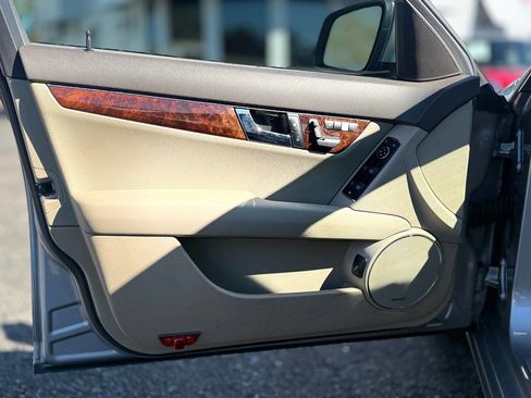 Used 2009 Mercedes-Benz C 300 4MATIC Sedan image 17