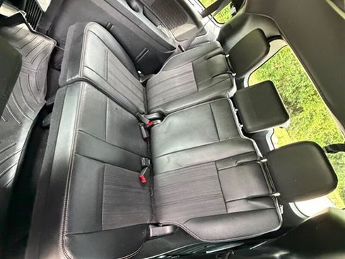 Used 2016 Chrysler Town & Country S FWD image 21