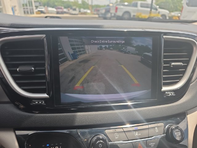 Used 2022 Chrysler Pacifica Touring-L FWD image 24
