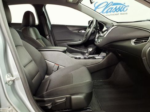 Used 2025 Chevrolet Malibu LT FWD image 12