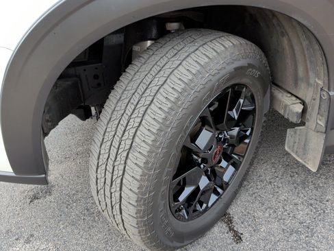 Used 2025 Nissan Armada PRO-4X w/ Pro-4X Premium Package image 13