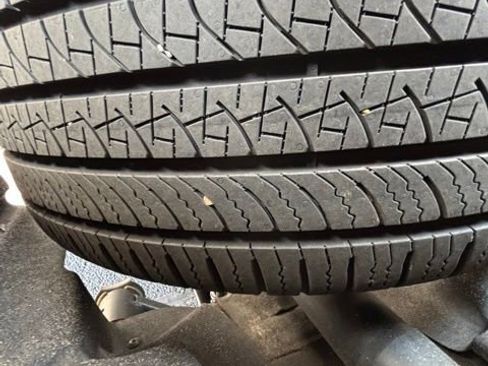 Used 2025 Volkswagen Tiguan SE R-Line image 10