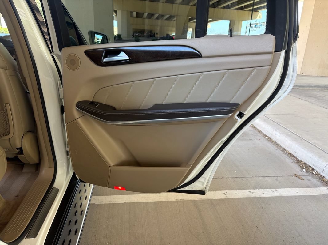 Used 2014 Mercedes-Benz GL 450 4MATIC image 23