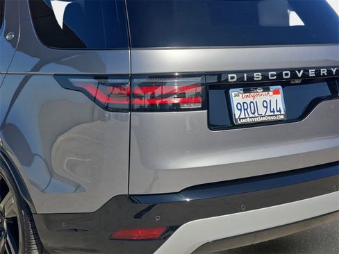 Certified 2025 Land Rover Discovery Metropolitan Edition image 37