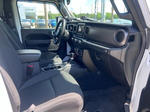 Certified 2022 Jeep Wrangler Unlimited Sport AWD/4WD image 16