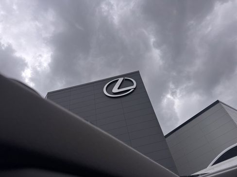 Used 2020 Toyota Sequoia Platinum image 13