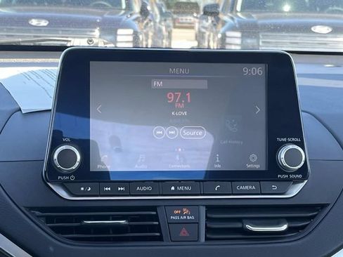 Used 2022 Nissan Altima 2.5 SV FWD image 15