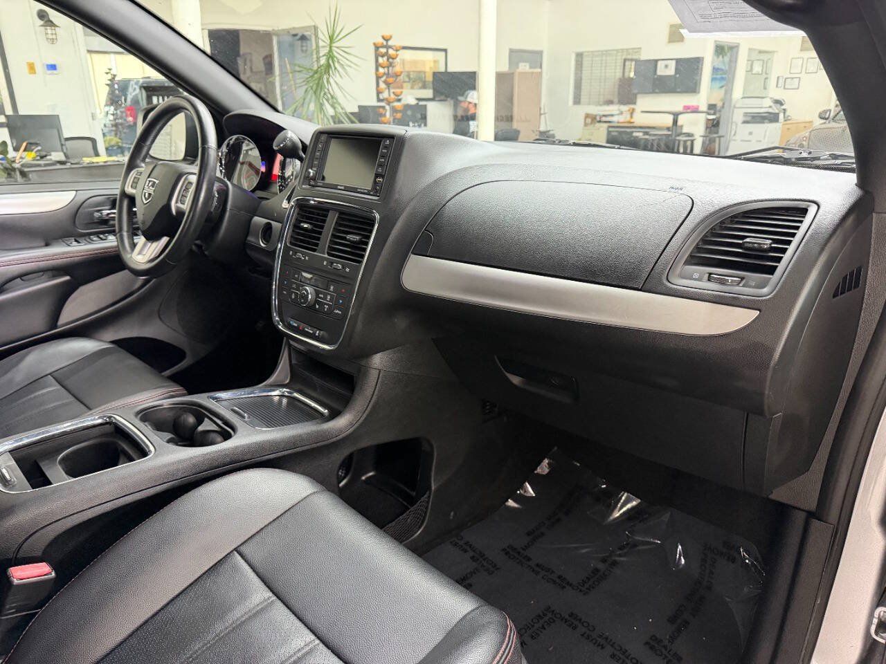 Used 2019 Dodge Grand Caravan GT FWD image 18