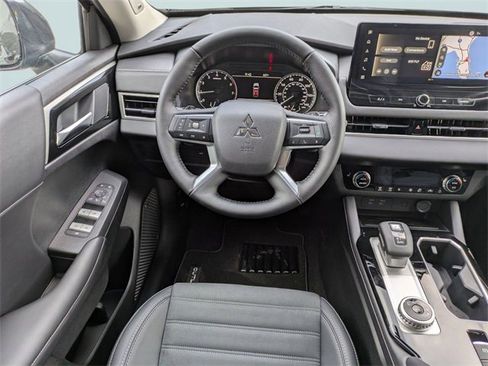 New 2026 Mitsubishi Outlander SE image 18