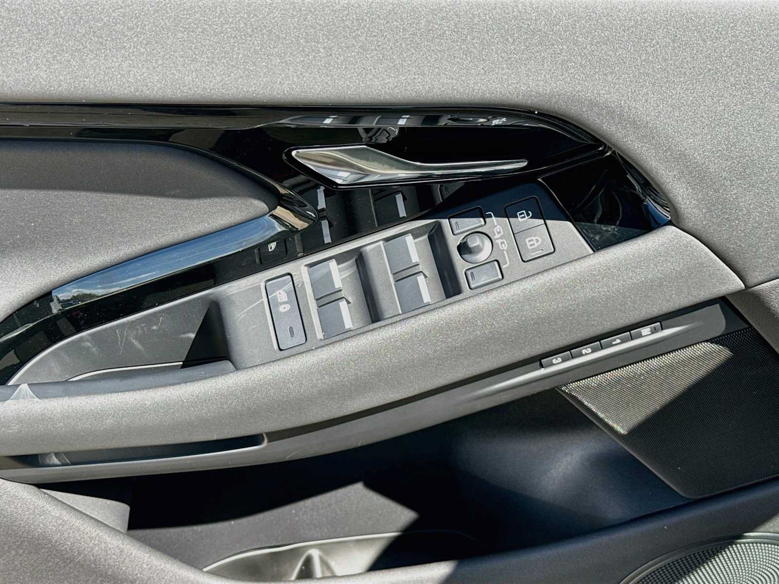 New 2026 Land Rover Range Rover Evoque S AWD/4WD image 12