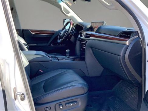 Used 2021 Lexus LX 570 4WD w/ Luxury Package image 7