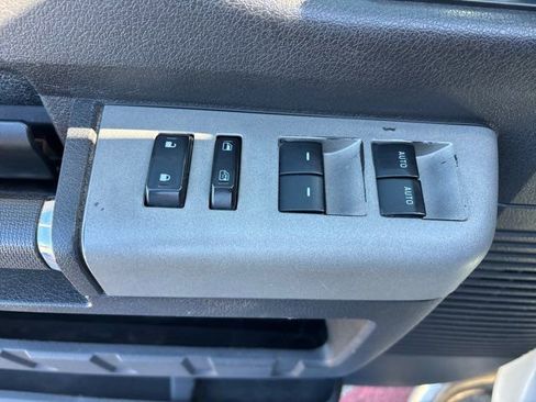 Used 2016 Ford F250 Lariat w/ Lariat Interior Package image 17