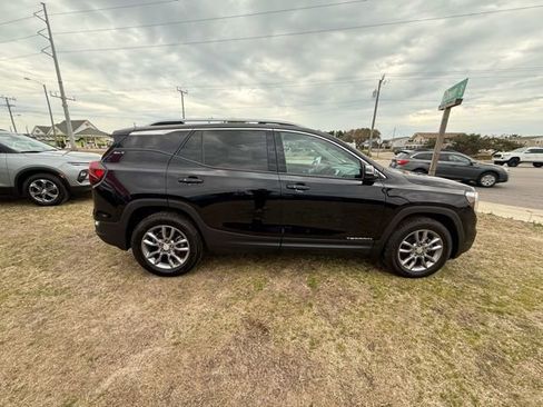 Used 2024 GMC Terrain SLT AWD/4WD image 8