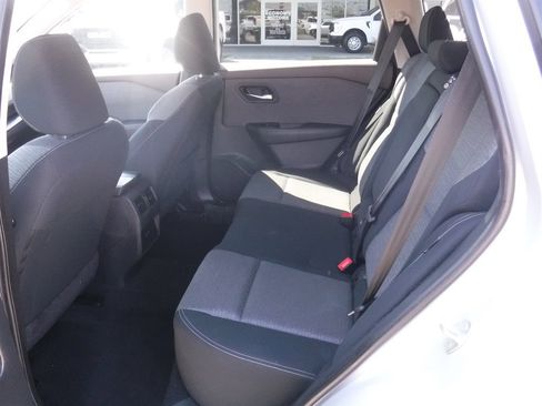 Used 2023 Nissan Rogue SV FWD image 9