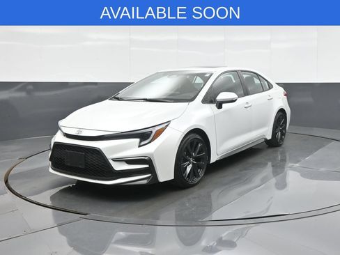 Used 2024 Toyota Corolla SE w/ SE Premium Package FWD image 3