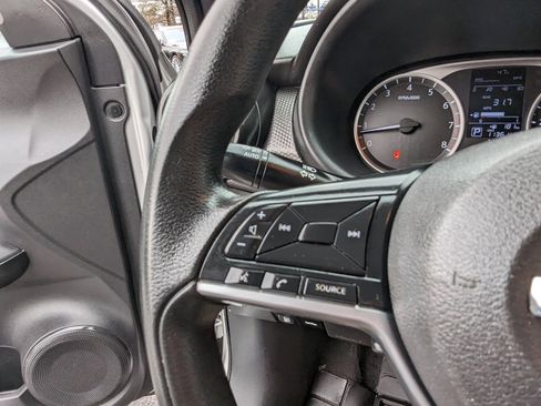 Used 2020 Nissan Kicks S image 24