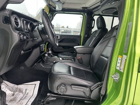 Used 2018 Jeep Wrangler Unlimited Sahara image 14