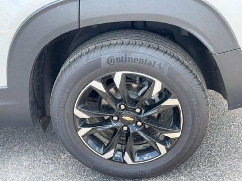 Used 2023 Chevrolet TrailBlazer LT w/ Convenience Package FWD image 9