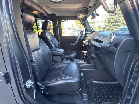 Used 2017 Jeep Wrangler Unlimited Rubicon w/ Connectivity Group AWD/4WD image 17