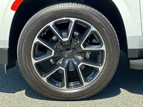 Used 2024 Chevrolet Suburban RST RWD image 14