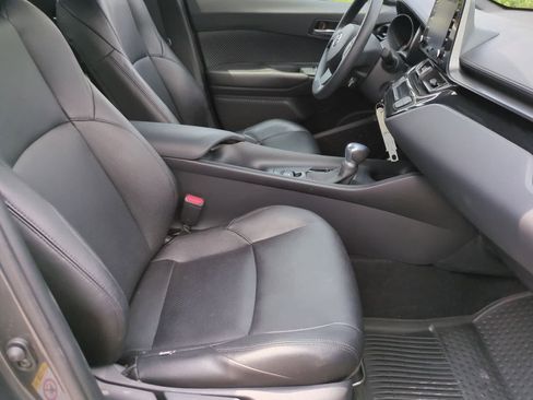 Used 2019 Toyota C-HR LE FWD image 20