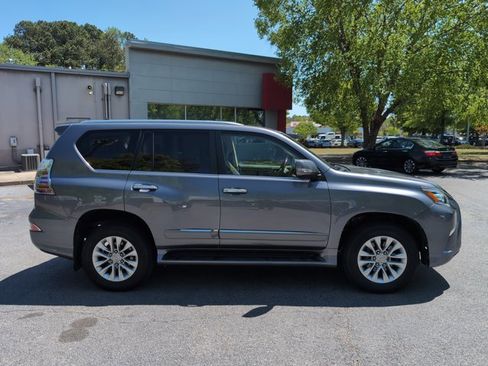 Used 2016 Lexus GX 460 w/ Premium Package image 4