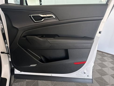 Used 2025 Kia Sportage SX image 38