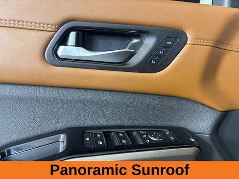 Used 2025 Nissan Pathfinder Platinum AWD/4WD image 10