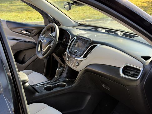 Used 2020 Chevrolet Equinox LS w/ LS Convenience Package FWD image 20