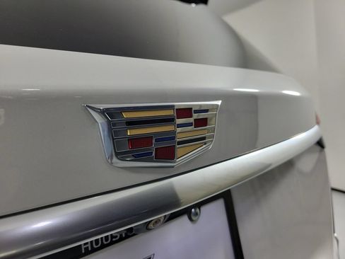 Certified 2024 Cadillac XT6 Premium Luxury w/ LPO, Floor Liner Package AWD/4WD image 8