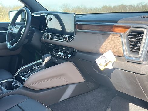 Used 2023 GMC Canyon Denali image 21