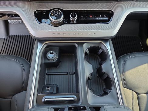 New 2026 Ford Expedition Active image 25