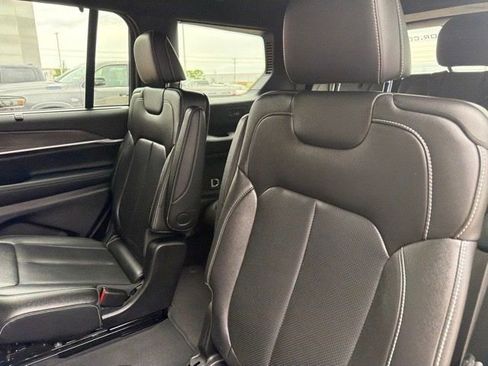 Used 2024 Jeep Grand Cherokee L Limited w/ Luxury Tech Group II AWD/4WD image 13
