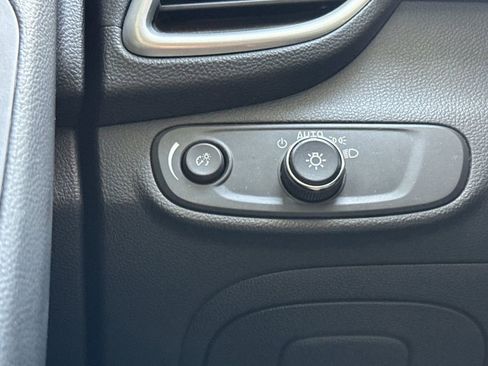 Used 2018 Chevrolet Trax LT w/ LT Convenience Package image 37