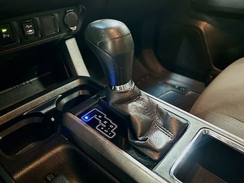 Used 2017 Toyota Tacoma SR5 w/ Tow Package image 17