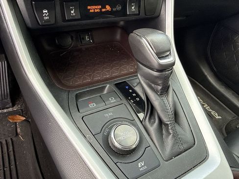 Used 2019 Toyota RAV4 Limited w/ Carpet Mat Package AWD/4WD image 20