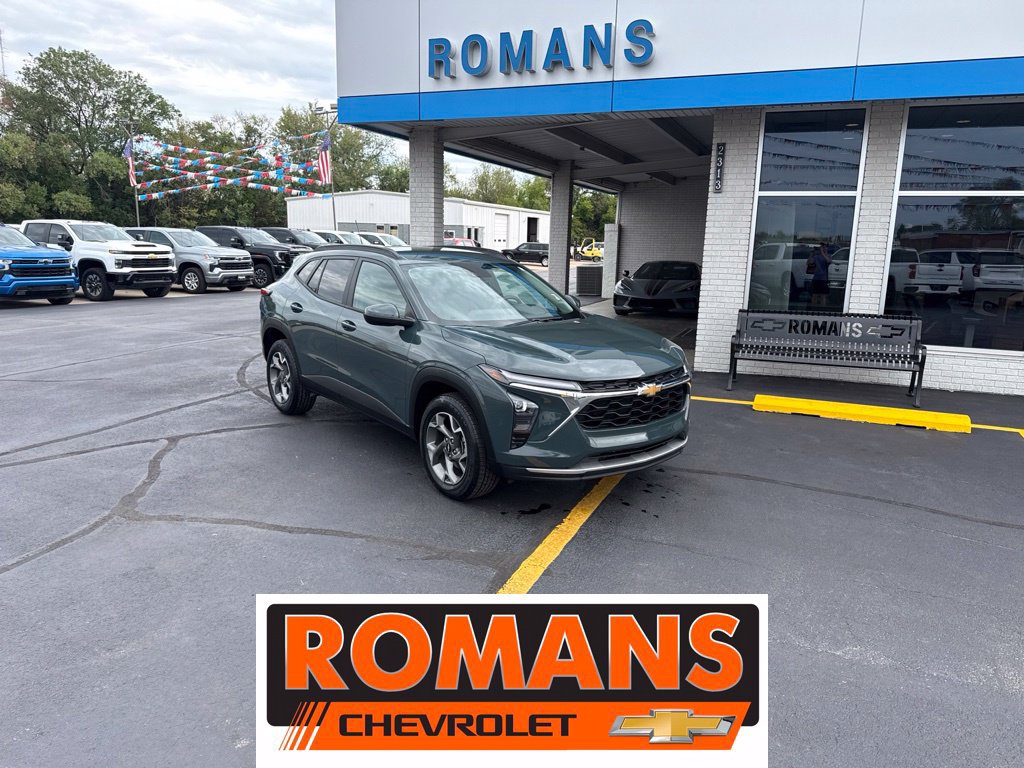 Used 2025 Chevrolet Trax LT FWD image 1